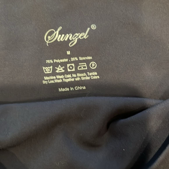 New Dark gray Capri leggings by Sunzu size medium stretch - Picture 3 of 3